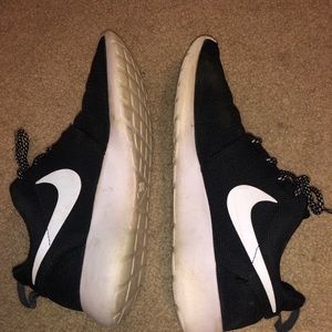 Women’s Nike tennis shoes